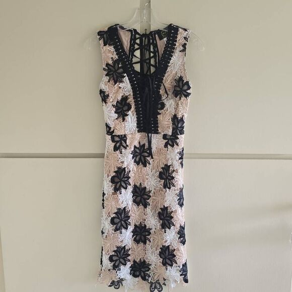 M 2 by Mocha Apparel "Tiger Lily" 3D Lace, Blk/Iv/ Bge Knee lgth Dress, NWT, S - Picture 1 of 8
